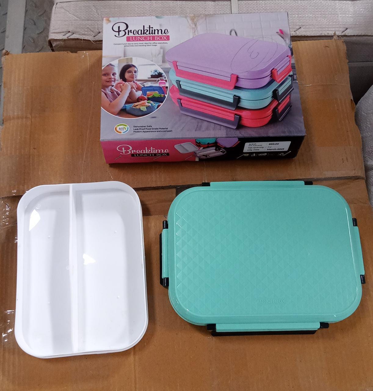 Durable lunch box set for keeping food warm during outdoor activities