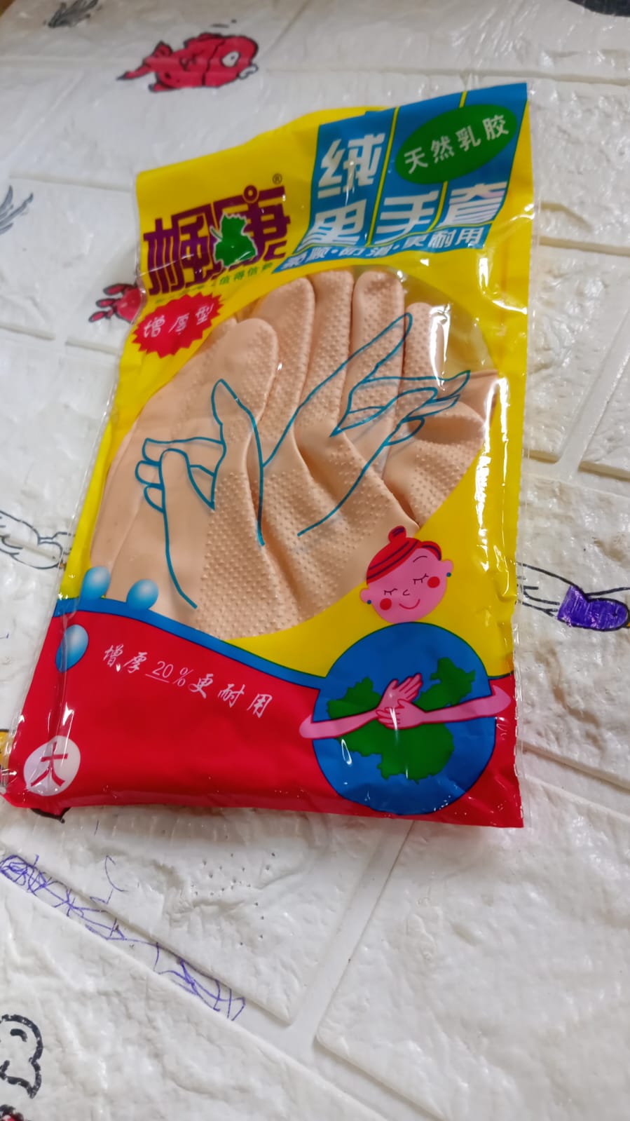 Multipurpose cleaning gloves in natural rubber